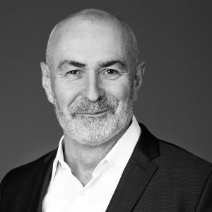 Das Foto zeigt den lächelnden Markt- und Kommunikationsforscher Dr. Walter Reimund. Er liefert uns eine profunde Zielgruppenanalyse für das Marketing.