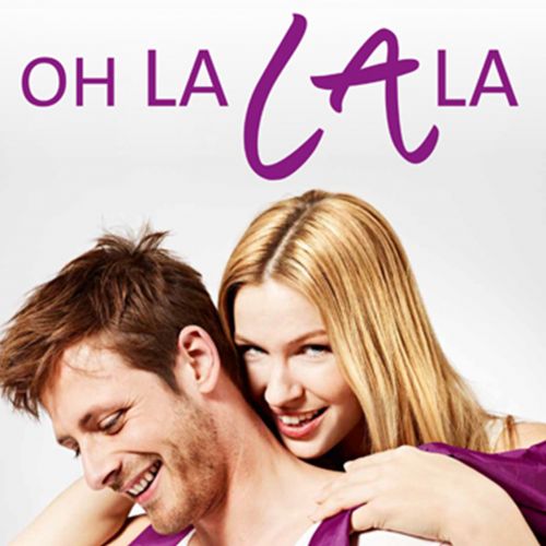 Junges Paar flirtet Blonde Frau  Oh La La La