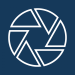 Zu sehen eine stilisierte Kamerablende auf blauem Hintergrund. Symbole für  unsere Begleitung von Castings, Fotoshootings, Werbespots, Animationen.